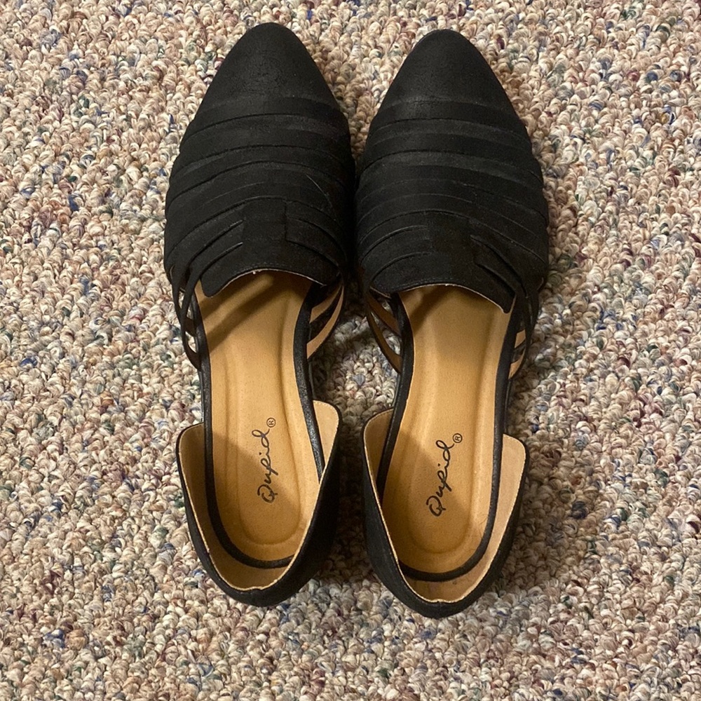 Never been worn, size 7.5, black flats.